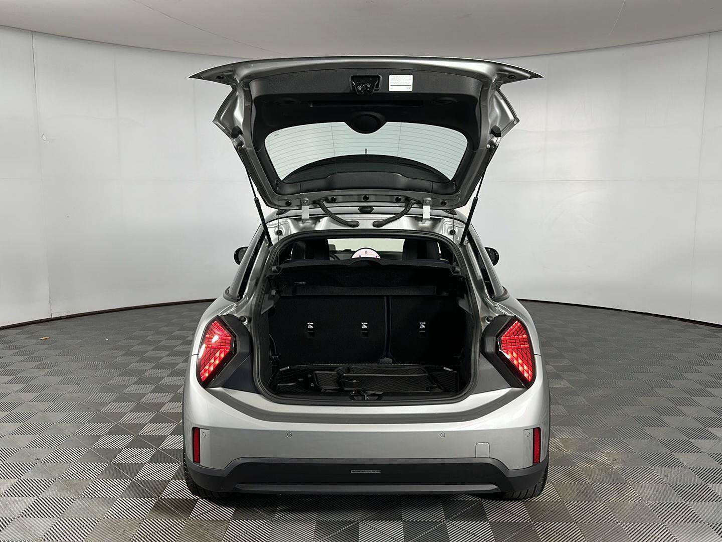 Used 2026 MINI Cooper 2-Door Hardtop FWD image 13