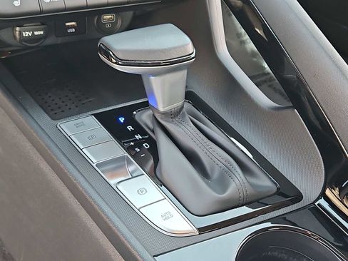 Certified 2023 Hyundai Elantra Limited image 32