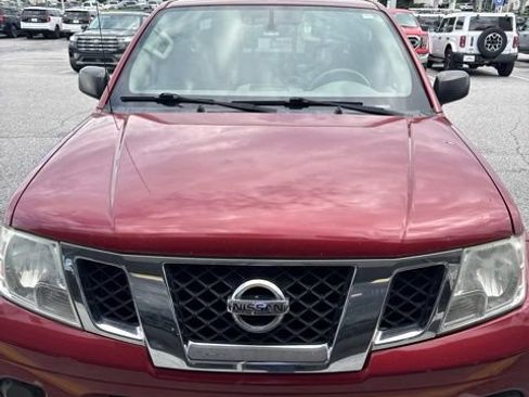Used 2018 Nissan Frontier SV AWD/4WD image 2