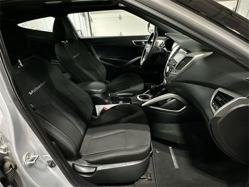 Used 2017 Hyundai Veloster Value Edition image 30