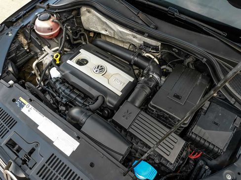 Used 2017 Volkswagen Tiguan S image 46