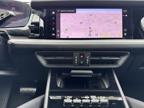 Used 2024 Porsche Cayenne Coupe image 29