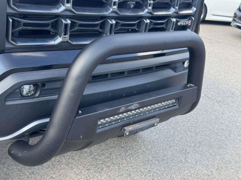 Used 2023 GMC Canyon AT4 w/ AT4 Premium Package AWD/4WD image 12