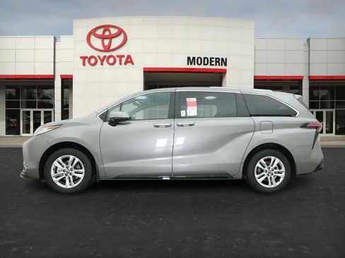 New 2026 Toyota Sienna Limited image 10