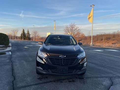 Used 2020 Chevrolet Equinox LT w/ Midnight Edition image 2