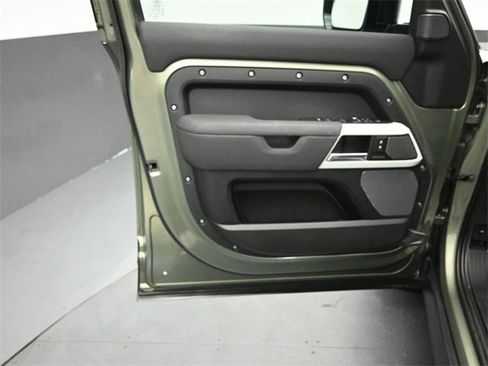 Used 2022 Land Rover Defender 110 SE image 20