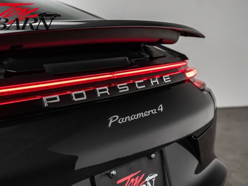 Used 2018 Porsche Panamera 4 image 13