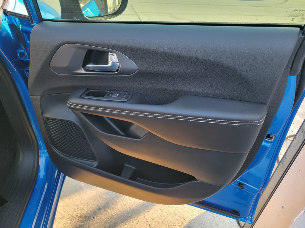 New 2026 Chrysler Pacifica Select FWD image 14