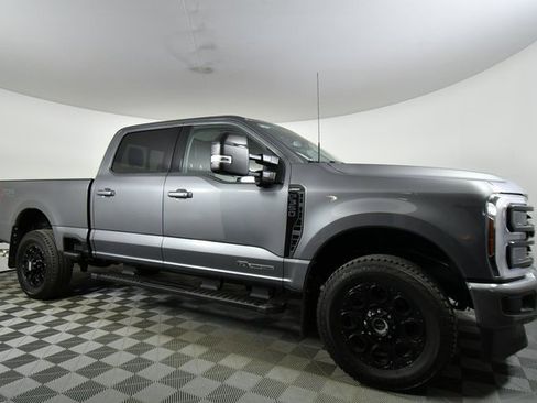 Used 2024 Ford F350 Lariat w/ Black Appearance Package image 9