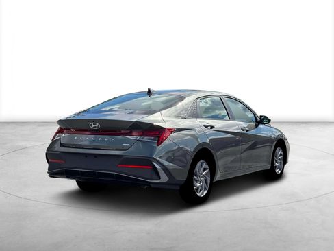 New 2026 Hyundai Elantra Blue image 7