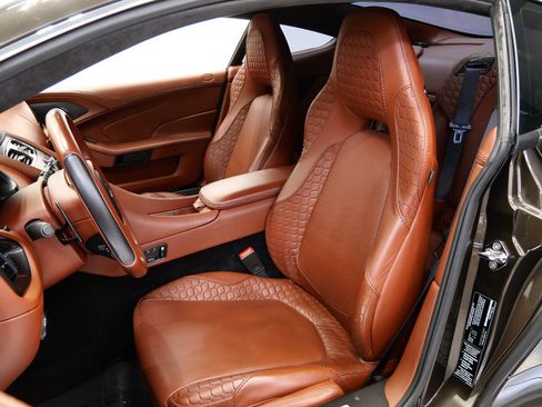 Used 2014 Aston Martin Vanquish Coupe image 21