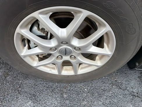 Used 2023 Chrysler Pacifica Touring-L FWD image 9