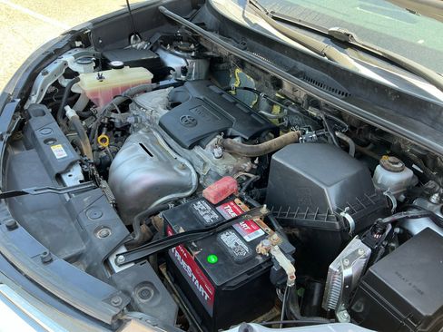 Used 2018 Toyota RAV4 LE w/ Carpet Mat Package FWD image 22