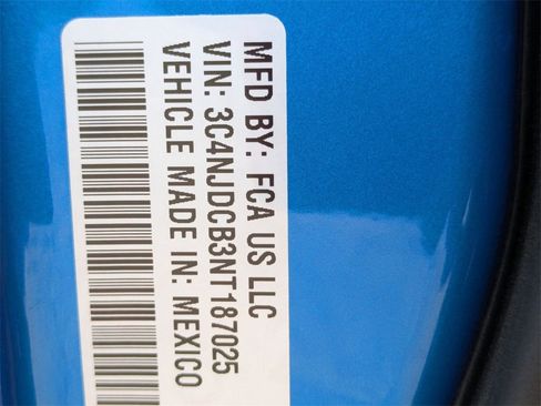 Certified 2022 Jeep Compass Limited image 33