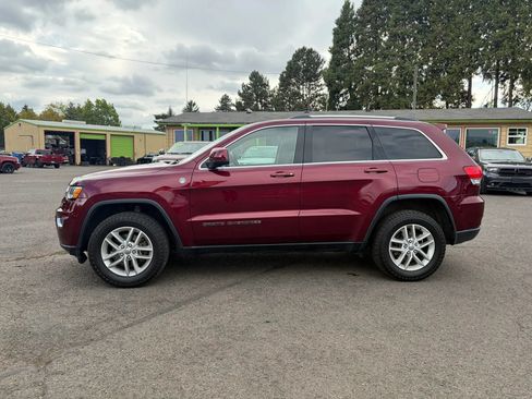 Used 2017 Jeep Grand Cherokee Laredo w/ Quick Order Package 23E AWD/4WD image 6
