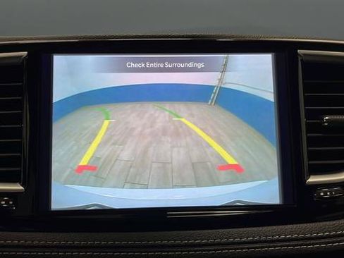 Used 2024 Chrysler Pacifica Touring image 13