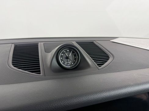 Certified 2023 Porsche Macan image 24