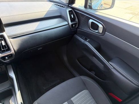 Used 2021 Kia Sorento LX FWD image 19