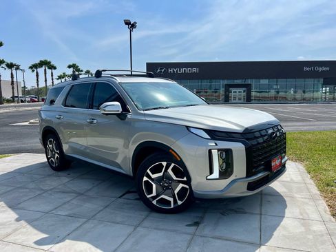 Used 2024 Hyundai Palisade SEL w/ Premium Package FWD image 2