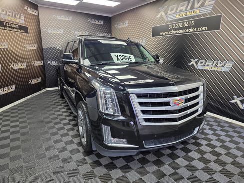 Used 2018 Cadillac Escalade ESV Luxury image 6