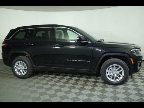 New 2026 Jeep Grand Cherokee Laredo image 2