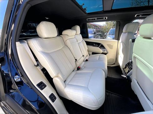 Used 2025 Land Rover Range Rover Long Wheelbase SE image 29
