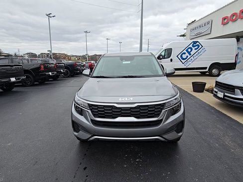 Used 2022 Kia Seltos LX image 2