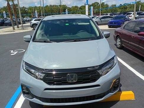 Used 2025 Honda Odyssey Touring image 2