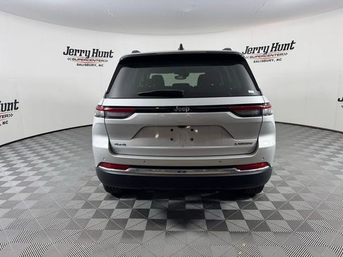 Used 2023 Jeep Grand Cherokee Laredo X image 10