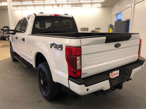 Used 2022 Ford F250 XLT w/ Black Appearance Package image 6