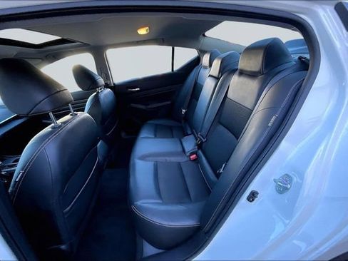 Used 2021 Nissan Altima 2.5 SR w/ SR Premium Package image 16