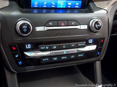 Used 2020 Ford Explorer Platinum w/ Premium Technology Package image 26