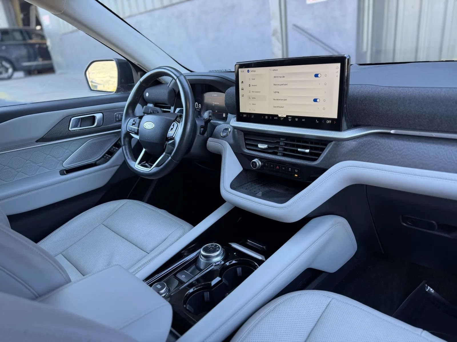 Used 2025 Ford Explorer Platinum w/ LUX Leather Package AWD/4WD image 38