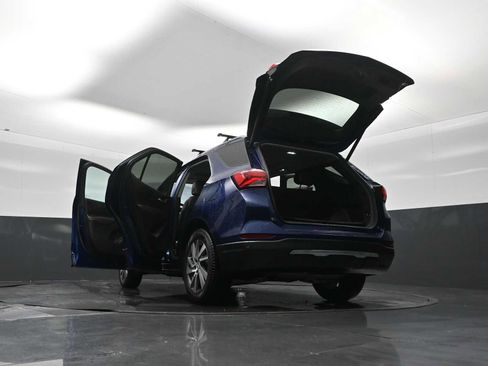 Used 2023 Chevrolet Equinox Premier image 40