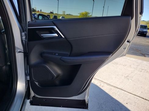 New 2025 Mitsubishi Outlander SE image 33