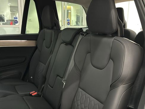 Used 2025 Volvo XC90 B6 Plus image 26