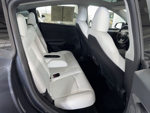 Used 2024 Tesla Model Y Long Range AWD/4WD image 12