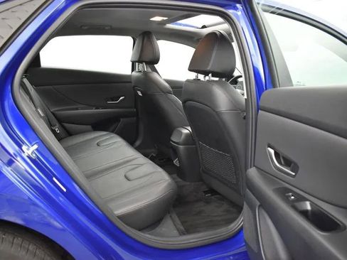 Used 2025 Hyundai Elantra Limited image 17