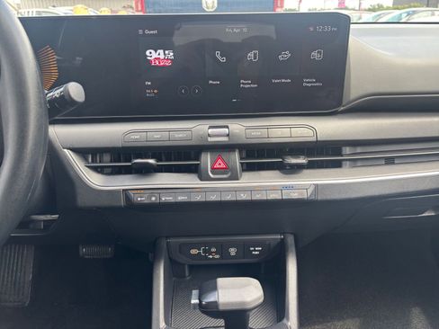 Used 2025 Kia K4 LXS image 17