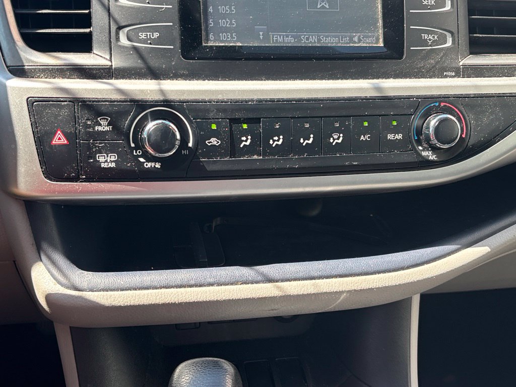 Used 2017 Toyota Highlander LE FWD image 12
