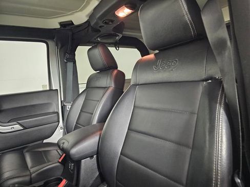 Used 2012 Jeep Wrangler Sahara w/ Connectivity Group image 21