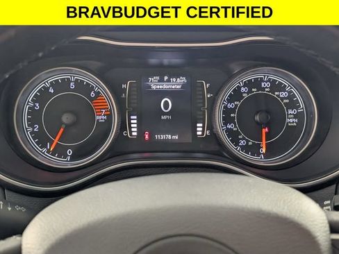 Used 2019 Jeep Cherokee Latitude Plus w/ Comfort/Convenience Group AWD/4WD image 18