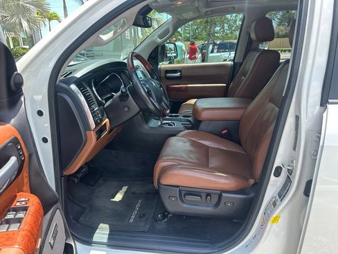 Used 2018 Toyota Sequoia Platinum AWD/4WD image 5