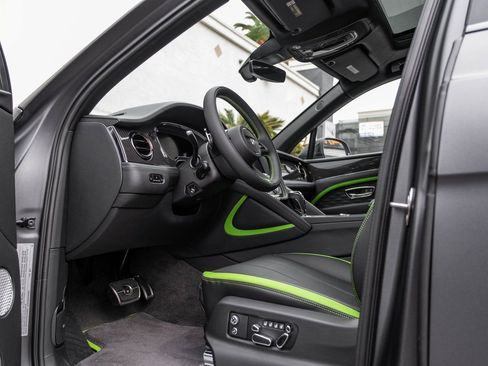 New 2026 Bentley Bentayga Speed image 2