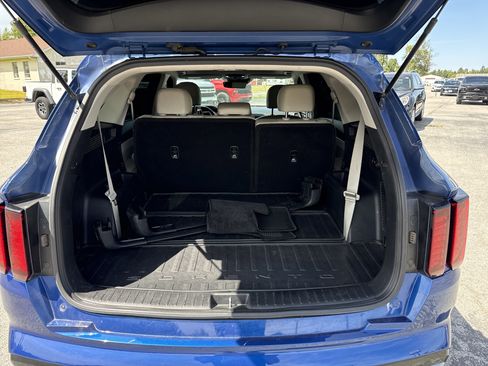 Used 2023 Kia Sorento S w/ Panoramic Sunroof Package image 4