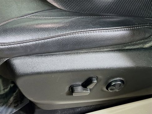 Used 2022 Chrysler Pacifica Touring-L image 18