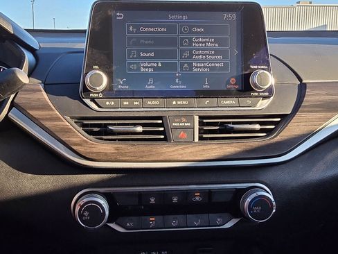 Used 2025 Nissan Altima 2.5 SV image 16