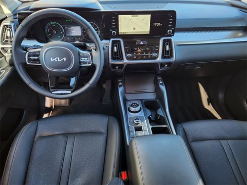 Used 2024 Kia Sorento EX image 11