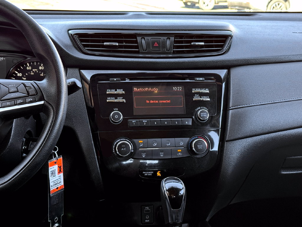 Used 2017 Nissan Rogue S AWD/4WD image 28