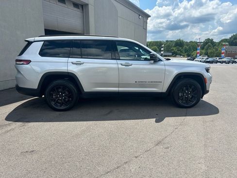 Used 2024 Jeep Grand Cherokee L Laredo AWD/4WD image 7
